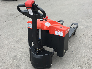 蓄電池儲(chǔ)電和液壓油黏稠度對電動(dòng)叉車?yán)m(xù)航的影響